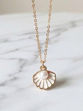 Gold Shell Pearl Pendant Necklace - Women Jewelry